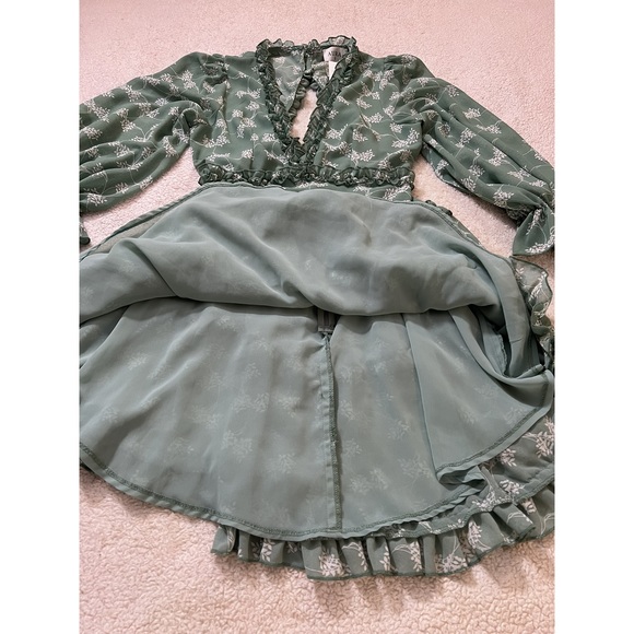 Aura Ruffled Floral Green Dress (NWT) - Picture 5 of 14
